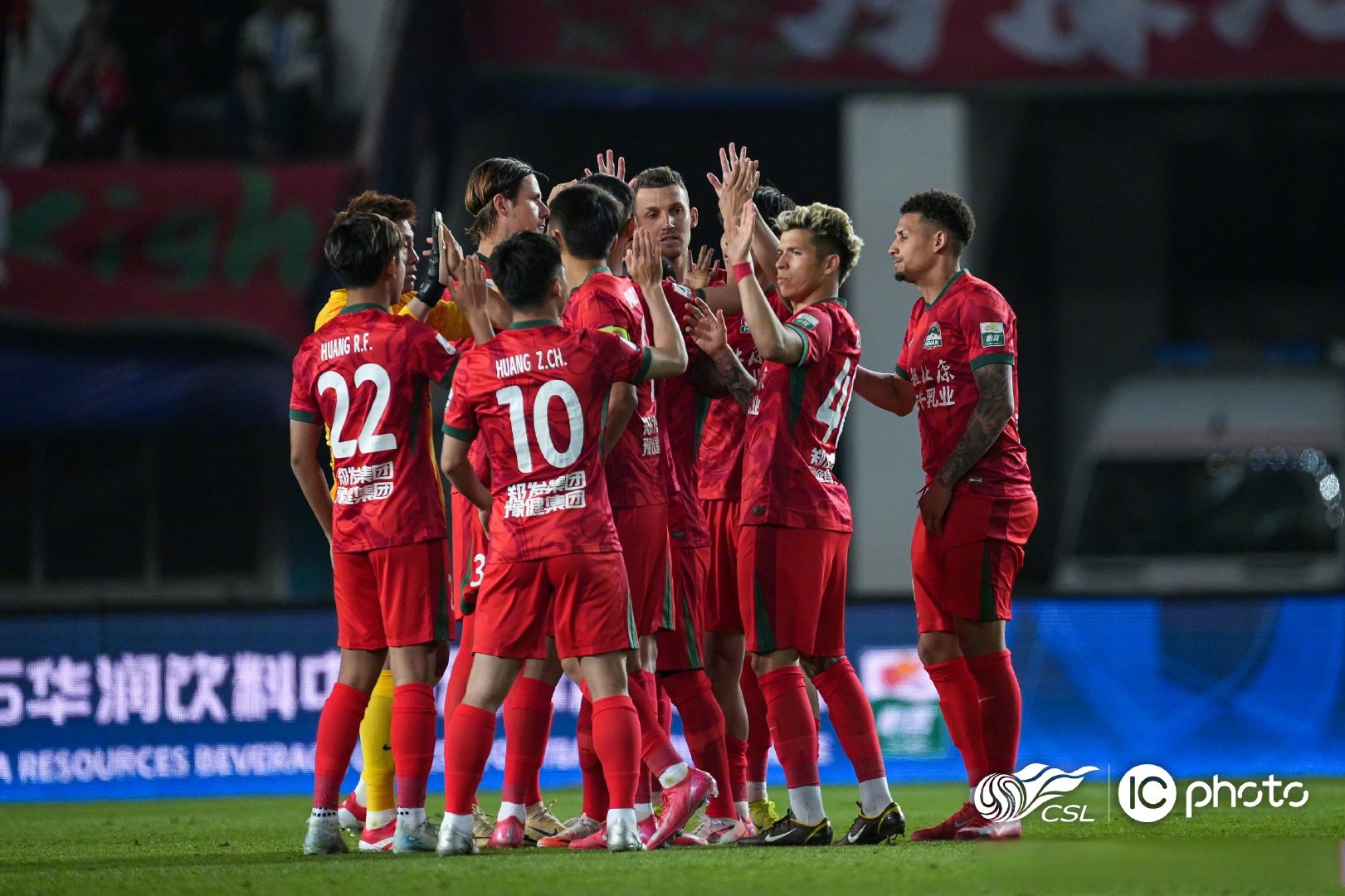 爱游戏线上平台 -中美篮球赛爆发冲突特警进场逼退美国队